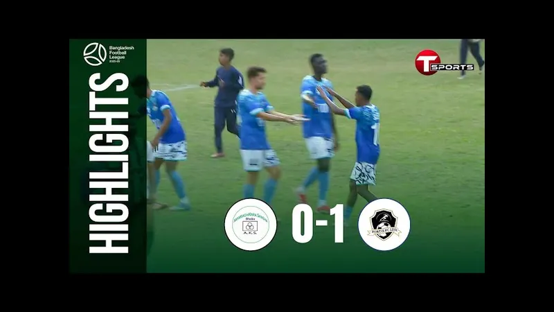 Cầu thủ của Arambagh chiến đấu quyết liệt với cầu thủ của đội Bangladesh Police