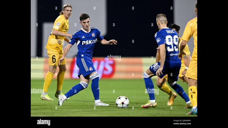 Cầu thủ Dortmund vượt qua cầu thủ Bodo/Glimt trong trận đấu