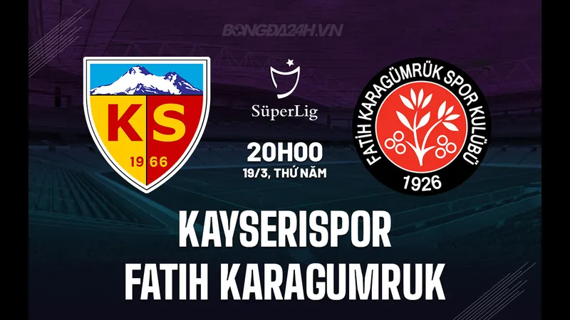 Cầu thủ Kayserispor và Fatih Karagumruk cạnh tranh quả bóng