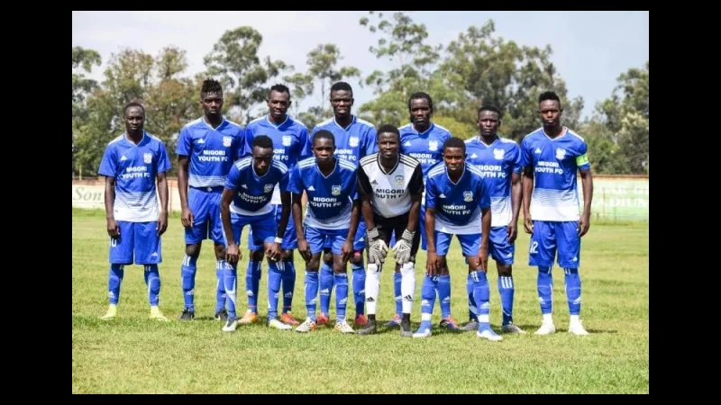 Cầu thủ Talanta chống lại áp lực từ Migori trong trận đấu gay cấn